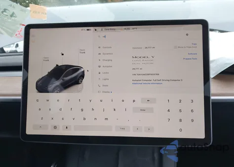 2023 Tesla Model Y Awd/Long Range Dual Motor All-Wheel Drive z USA, uszkodzony, nr VIN 7SAYGAEE6PF600769